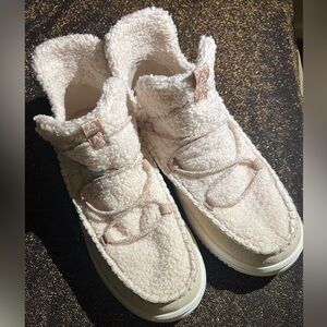 Hey Dude Camden Suede Cozy Women’s Casual Tan Boots - Size 10 - Worn 1x Indoors